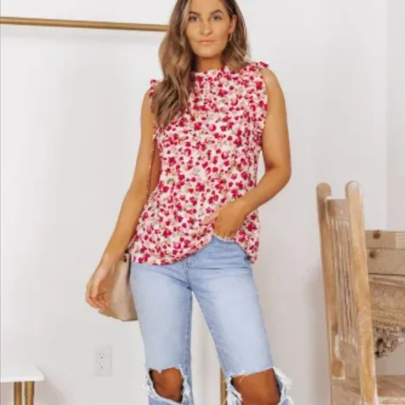 ♥️New Red floral print mock neck top - Picture 2 of 16